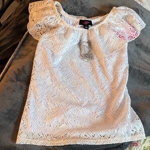 🆕 Girls White Lace Top With Ruffle Collar - Knecklace Included